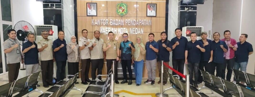 Ketua Koordinator Muhammad Edison Ginting bersama jajaran pengurus Persatuan Wartawan Pemko Medan (PWPM) periode 2026–2029 melakukan kunjungan silaturahmi ke Kantor Bapenda Kota Medan dan disambut Kepala Bapenda M. Agha Novrian, Selasa (12/5/2026). Pertemuan tersebut membahas penguatan sinergi media dan pemerintah dalam mendukung pembangunan serta pelayanan publik di Kota Medan.