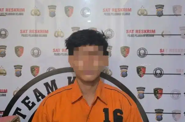 Personel Satreskrim Polres Pelabuhan Belawan mengamankan pelaku pembakaran rumah berinisial C (23) usai ditangkap di kawasan Jalan Yos Sudarso Simpang Sicanang. Pelaku diduga terlibat aksi pelemparan bom molotov yang membakar rumah warga di Belawan Bahari.