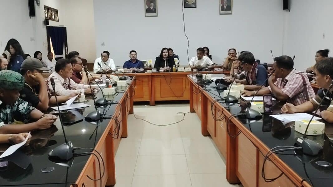 Rapat Dengar Pendapat (RDP) di DPRD Deli Serdang terkait polemik pembangunan Koperasi Desa Merah Putih (KDMP) di Desa Penungkiren berlangsung kondusif dan menghasilkan kesepakatan damai antara pemerintah desa dan masyarakat.