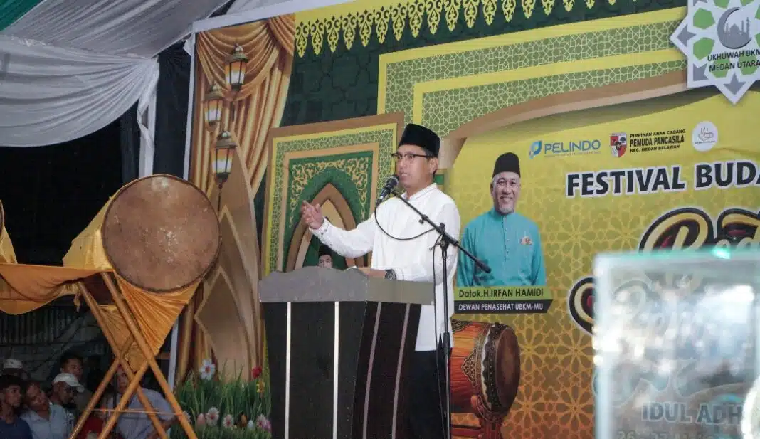 Wali Kota Medan Rico Tri Putra Bayu Waas bersama unsur Forkopimda memukul bedug saat membuka Festival Budaya Islam “Bedug Gema Takbir” dalam rangka Iduladha 1447 Hijriah di Lapangan PJKA, Medan Belawan, Selasa (26/5/2026) malam. Festival tersebut digelar untuk memperkuat syiar Islam sekaligus membangun citra positif kawasan Medan
