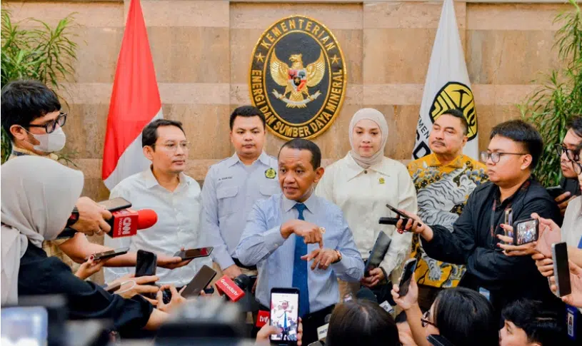 Menteri ESDM Bahlil Lahadalia menegaskan penyesuaian tarif PNBP iuran produksi mineral logam masih dalam tahap kajian dan uji publik guna menampung masukan dari pelaku usaha serta menjaga iklim investasi sektor pertambangan nasional.