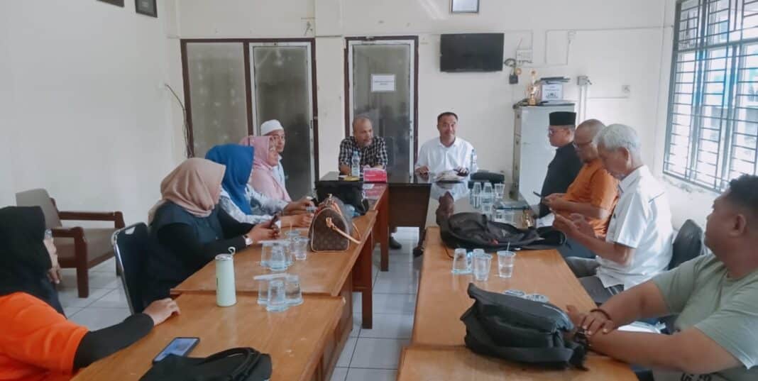 Rapat persiapan Uji Kompetensi Wartawan (UKW) PWI Sumut digelar di Kantor PWI Sumut, Jalan Adi Negoro, Medan, Jumat (1/5/2026). Pengurus membahas teknis pelaksanaan UKW bersama Kejatisu yang dijadwalkan berlangsung pada 2–3 Juni 2026 dengan kuota terbatas bagi wartawan bidang hukum.