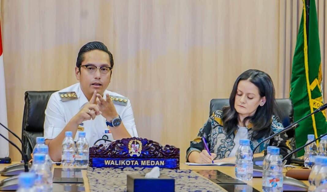 Wali Kota Medan Rico Tri Putra Bayu Waas menerima kunjungan delegasi United Nations Development Programme di Rumah Dinas Wali Kota Medan, Rabu (13/5/2026). Pertemuan tersebut membahas peluang kerja sama pengelolaan sampah berkelanjutan, pengembangan ekonomi sirkular, hingga digitalisasi pelayanan publik di Kota Medan.