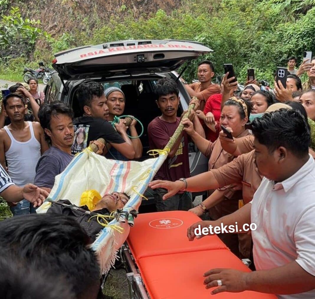 Evakuasi korban laka tunggal di Desa Kutabuluh Kecamatan Tanah Pinem Kabupaten Dairi, Senin (15/6/2026). (istimewa)