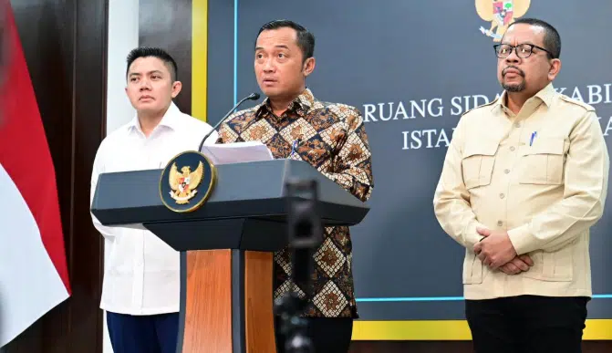 Presiden Prabowo Subianto melakukan penguatan organisasi di Badan Gizi Nasional melalui pergantian kepemimpinan. Pemerintah menegaskan Program Makan Bergizi Gratis tetap berjalan optimal dan pelayanan kepada masyarakat tidak mengalami gangguan.