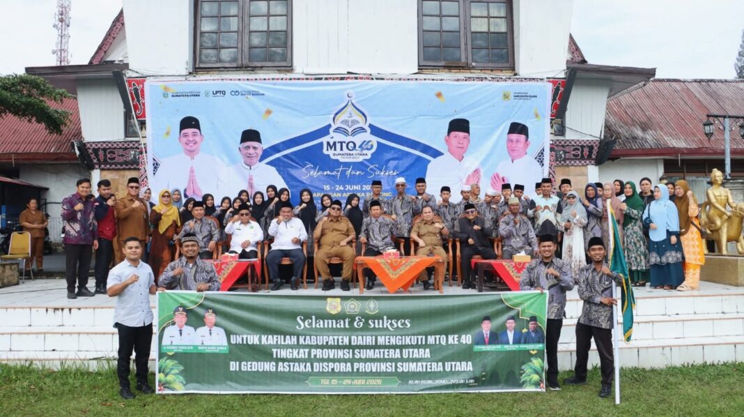 Bupati Vickner Sinaga melepas keberangkatan Kafilah Kabupaten Dairi menuju MTQ tingkat Provinsi Sumatera Utara ke-40. Seremoni digelar di pelataran kantor Bupati, Senin (15/6/2026). (Istimewa)