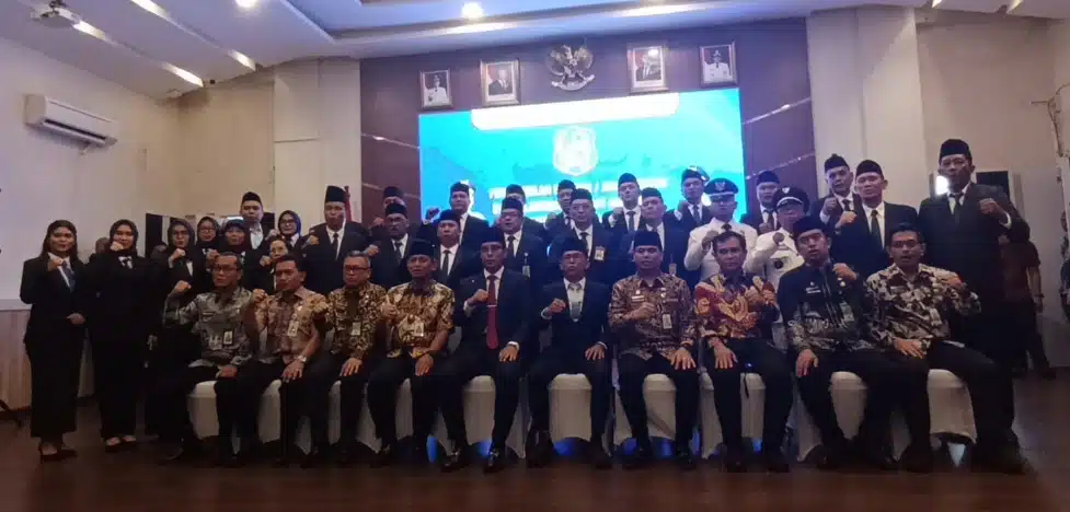 Wali Kota Medan Rico Tri Putra Bayu Waas melantik 69 pejabat manajerial di lingkungan Pemerintah Kota Medan di Balai Kota Medan, Kamis (18/6/2026). Dalam arahannya, Rico menegaskan seluruh pejabat harus mengutamakan pelayanan kepada masyarakat sebagai prioritas utama.