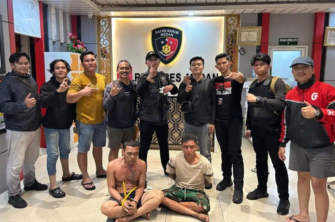 Dua tersangka kasus penganiayaan terhadap pasangan suami istri di Jalan Baru Terowongan Tembung diamankan di Polrestabes Medan. Penangkapan dilakukan Tim JCS Satreskrim Polrestabes Medan setelah kasus tersebut viral dan menjadi perhatian publik. (Foto: Istimewa)