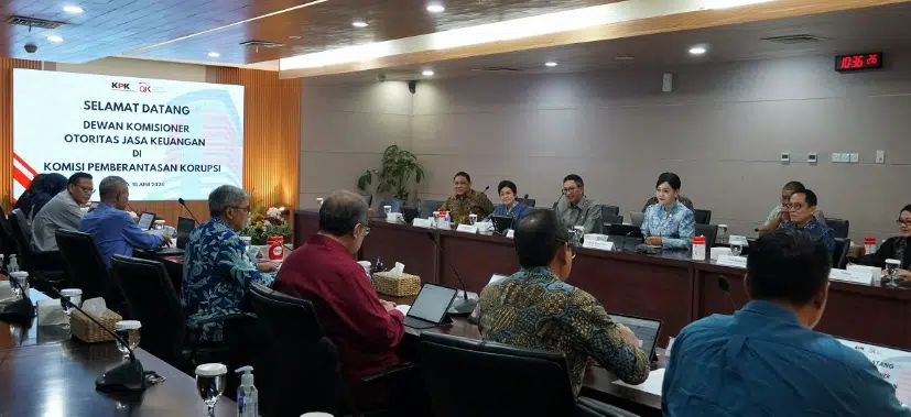 Ketua KPK Setyo Budiyanto menerima jajaran Otoritas Jasa Keuangan (OJK) dalam audiensi di Gedung Merah Putih KPK, Jakarta, Kamis (18/6/2026). Pertemuan membahas pembaruan Nota Kesepahaman (MoU) untuk memperkuat sinergi pencegahan dan pemberantasan korupsi, termasuk pengawasan aset digital dan kripto di sektor jasa keuangan. (Foto Dok. Humas KPK RI)