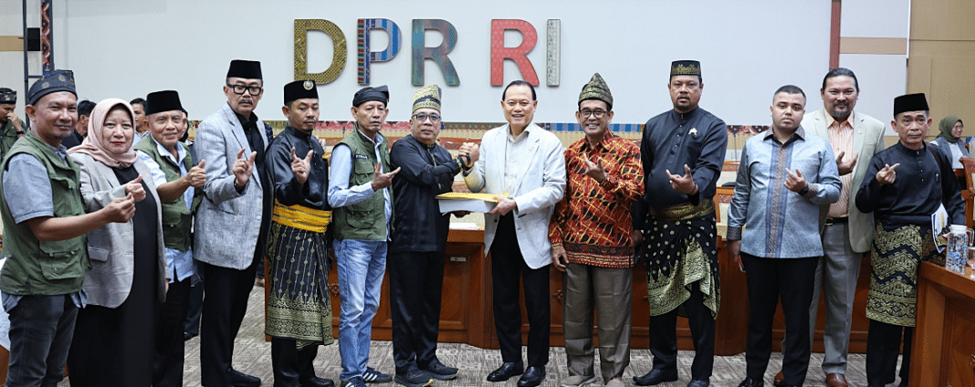 Anggota Komisi III DPR RI menerima aspirasi masyarakat terkait dugaan sengketa dan penyerobotan lahan dalam Rapat Dengar Pendapat Umum (RDPU) di Kompleks Parlemen, Senayan, Jakarta, Senin (29/6/2026). Pengaduan mencakup konflik masyarakat adat hingga sengketa lahan seluas 4,5 hektare di Tangerang. (Foto Dok Humas DPR RI)