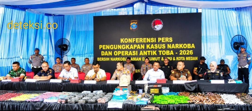 Kapolrestabes Medan Kombes Pol Dr. Jean Calvin Simanjuntak bersama unsur Forkopimda dan instansi terkait saat memusnahkan barang bukti narkotika hasil pengungkapan 997 kasus jaringan internasional di Mapolrestabes Medan, Rabu (10/6/2026). Barang bukti yang dimusnahkan bernilai Rp259,1 miliar dan terdiri dari sabu, ganja, ekstasi serta liquid vape mengandung narkotika.