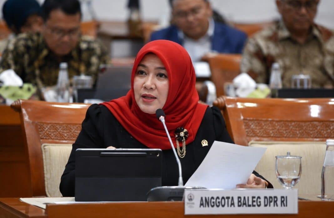 Foto ILustrasi: Anggota Baleg DPR RI Siti Aisyah menyampaikan pandangannya dalam Rapat Dengar Pendapat bersama Kementerian ATR/BPN di Kompleks Parlemen, Senayan, Jakarta, terkait penyempurnaan RUU Kehutanan untuk memperkuat kepastian hukum penyelesaian konflik agraria di Indonesia.