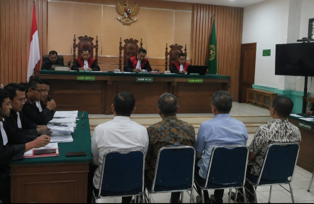 Foto Ilustrasi: Majelis Hakim Pengadilan Negeri Medan membacakan putusan dalam sidang perkara dugaan korupsi penjualan aset BUMN yang berkaitan dengan pengembangan kawasan Citraland, Rabu (3/6/2026) malam. Dalam putusannya, empat terdakwa, yakni Irwan Perangin-angin, Iman Subakti, Askani, dan Abdul Rahman Lubis, dinyatakan tidak terbukti bersalah dan divonis bebas dari seluruh dakwaan jaksa.
