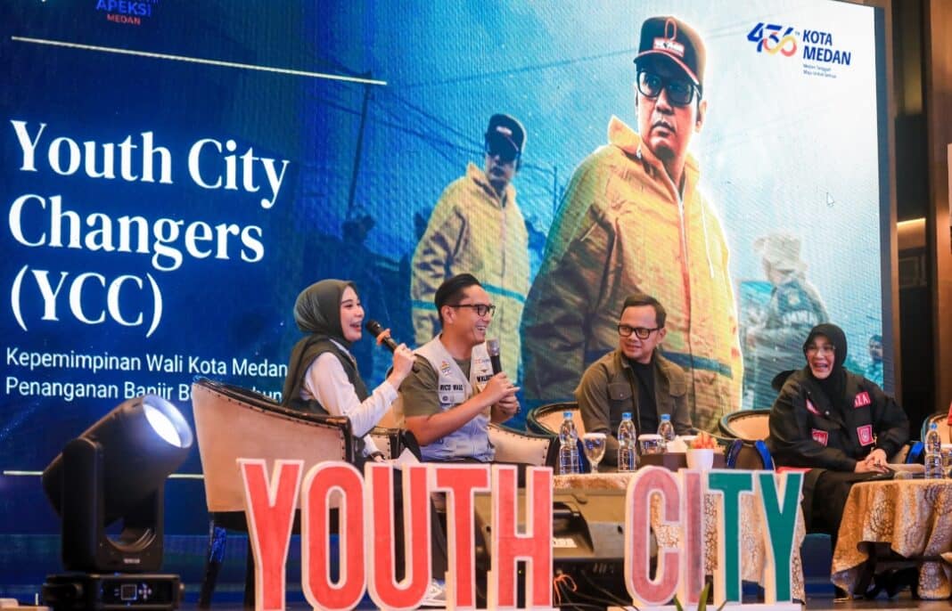 Wali Kota Medan Rico Tri Putra Bayu Waas menjadi narasumber dalam Sharing Session Youth City Changers (YCC) APEKSI 2026 di Hotel Le Polonia Medan dengan membagikan pengalaman penanganan banjir besar serta pentingnya kolaborasi membangun kota tangguh menghadapi bencana.