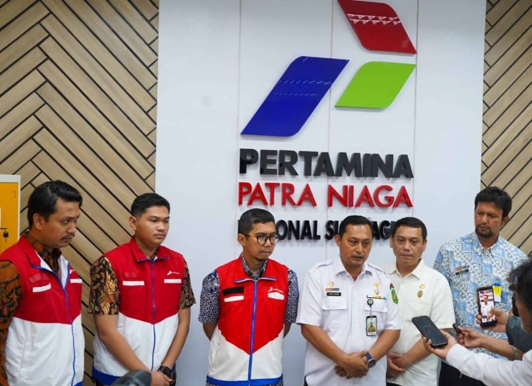 Asisten Perekonomian dan Pembangunan Setda Kota Medan Citra Effendi Capah bersama jajaran Pemko Medan melakukan koordinasi dengan Pertamina Patra Niaga Regional Sumbagut terkait percepatan normalisasi distribusi BBM dan penanganan antrean kendaraan di sejumlah SPBU Kota Medan, Rabu (15/7/2026).