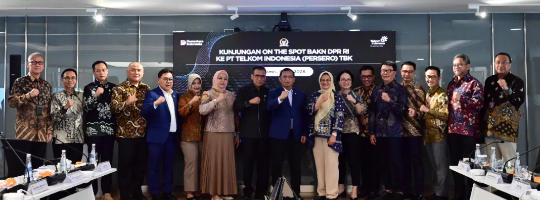 Anggota BURT DPR RI Eko Wahyudi bersama rombongan meninjau fasilitas pelayanan di RS Siloam Jambi dalam kunjungan kerja untuk memastikan kualitas layanan kesehatan, kesiapan tenaga medis, dan kelengkapan sarana penunjang bagi masyarakat. (Foto Dok. Humas DPR RI)