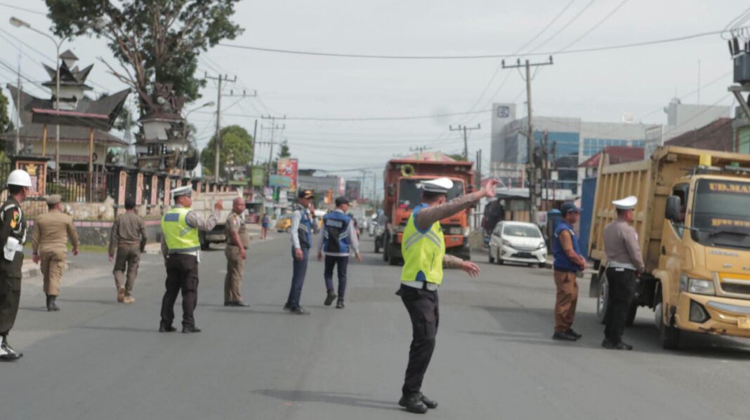 Operasi Gabungan Sadar Pajak Kendaraan Bermotor melibatkan lintas instansi di kabupaten Dairi mulai digelar, dimaksudkan untuk mendorong kepatuhan masyarakat terhadap kewajiban pajak, Senin (27/7/2026).(Istimewa)