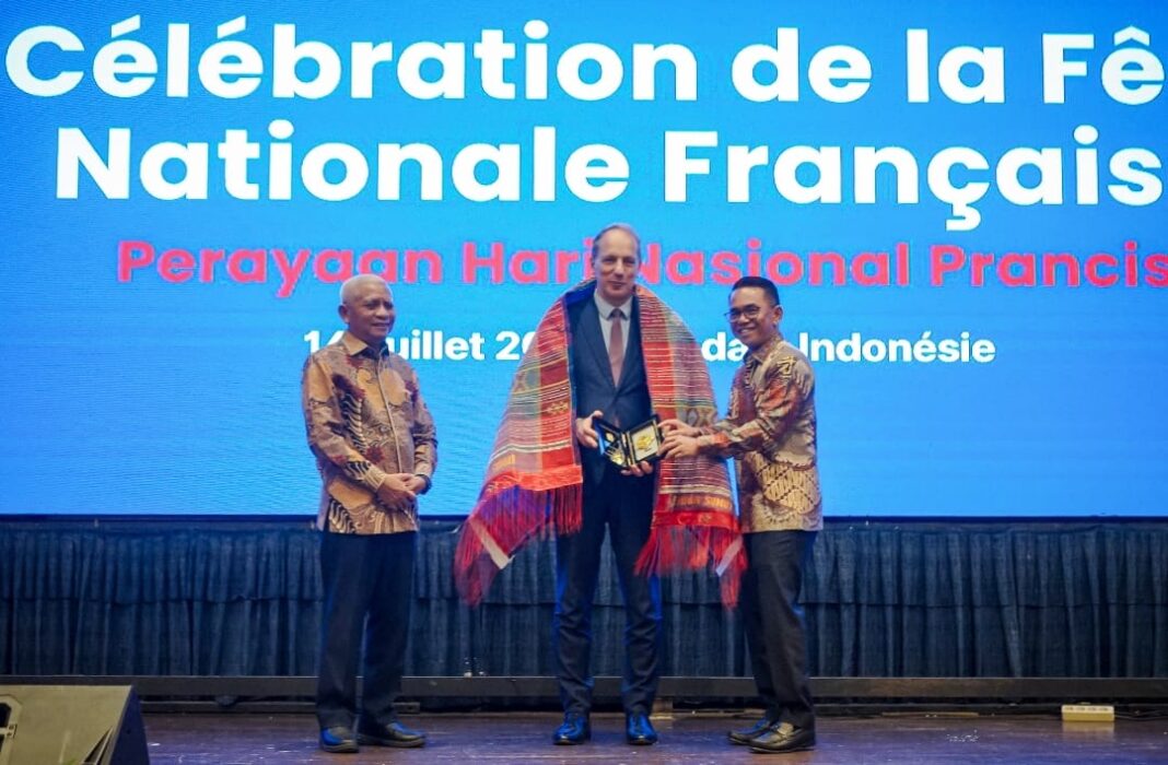 Wakil Wali Kota Medan H. Zakiyuddin Harahap bersama Duta Besar Prancis untuk Indonesia, Timor Leste, dan ASEAN H.E. Mr. Fabien Penone pada resepsi diplomatik Hari Nasional Prancis (Bastille Day) di Medan sebagai momentum memperkuat kerja sama di bidang ekonomi, pariwisata, pendidikan, dan kebudayaan.