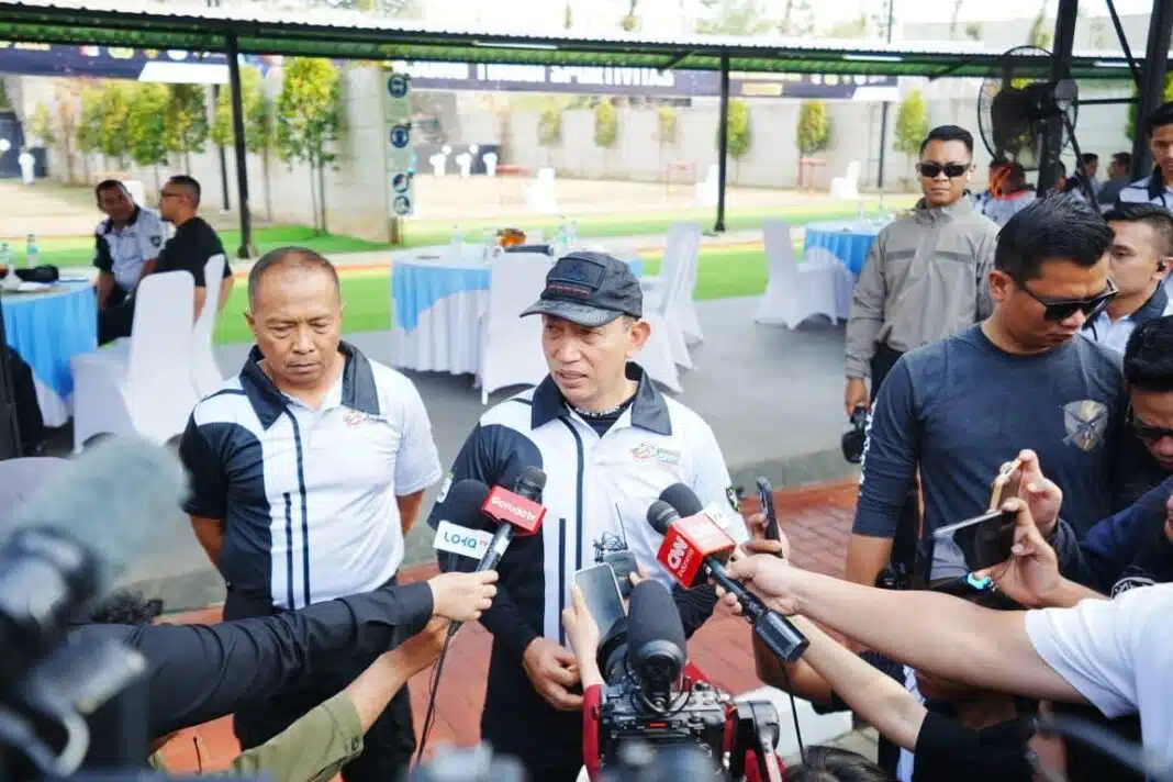 Kapolri Jenderal Polisi Drs. Listyo Sigit Prabowo, M.Si. memberikan sambutan saat membuka Kapolri Cup Shooting Championship 2026 di Lapangan Tembak Hoegeng Iman Santoso, Korbrimob Polri, Kelapadua, Depok, sebagai ajang memperkuat sinergi sekaligus meningkatkan kemampuan personel dan pembinaan atlet menembak. (Foto Dok Humas Polda Sulut)