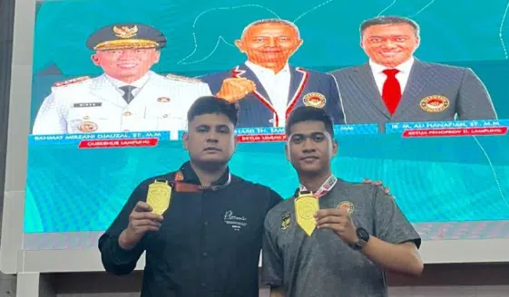 Dua prajurit Kodam I/Bukit Barisan berhasil mempersembahkan dua medali emas pada ajang Ksatria Nusantara PBTI Open Road to 8th Asia Taekwondo Indonesia Open Championship 2026 di GOR Universitas Lampung, Bandar Lampung. Prestasi tersebut menjadi bukti keberhasilan pembinaan olahraga di lingkungan Kodam I/BB. (Foto Dok. Pendam I/BB)