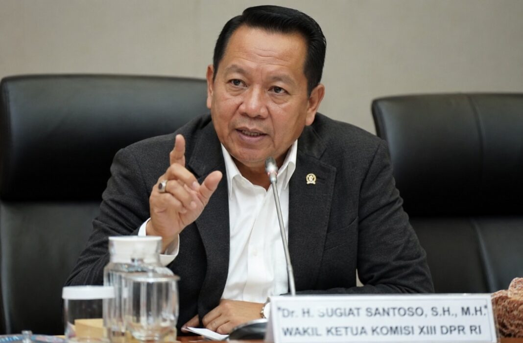 Wakil Ketua Komisi XIII DPR RI Sugiat Santoso menyampaikan usulan agar warga binaan usia produktif dilatih menjadi tenaga kerja profesional dalam Rapat Dengar Pendapat Panja Pemasyarakatan di Gedung Nusantara, Senayan, Jakarta. (Foto Ilustrasi)