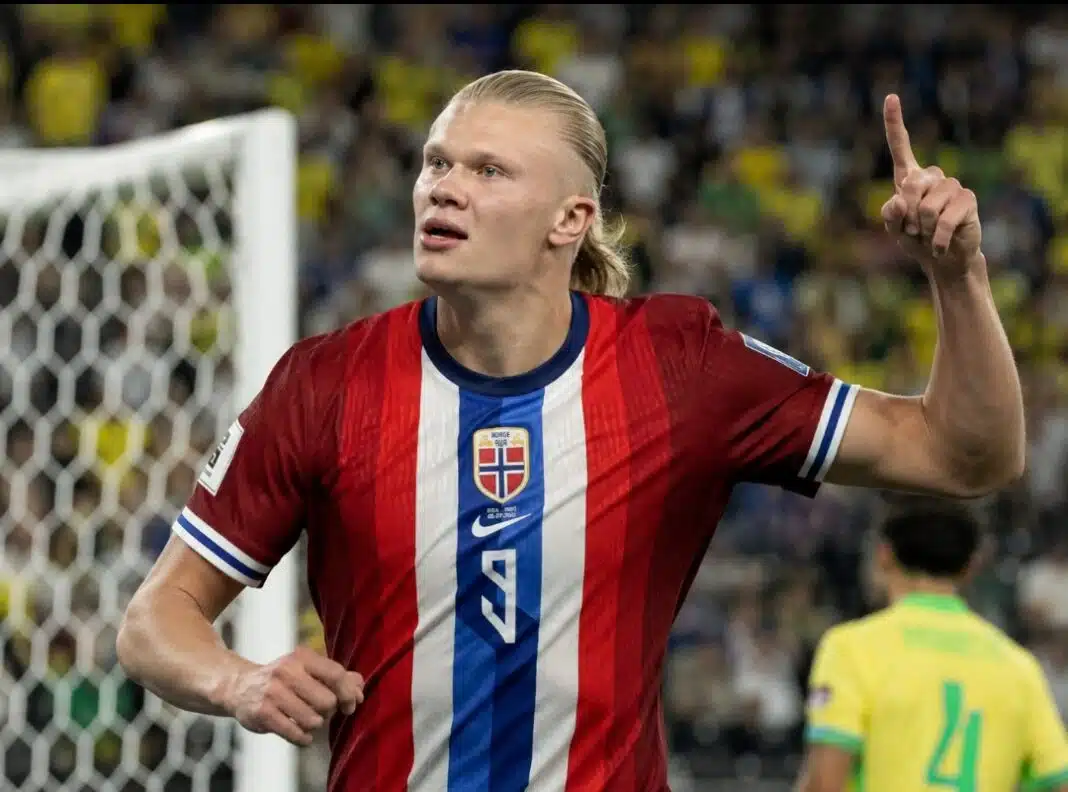 Penyerang Norwegia Erling Haaland merayakan gol ke gawang Brasil pada laga babak 16 besar Piala Dunia 2026 di New York New Jersey Stadium. Dua gol Haaland memastikan Norwegia menang 2-1 dan mencetak sejarah dengan lolos ke perempat final untuk pertama kalinya.