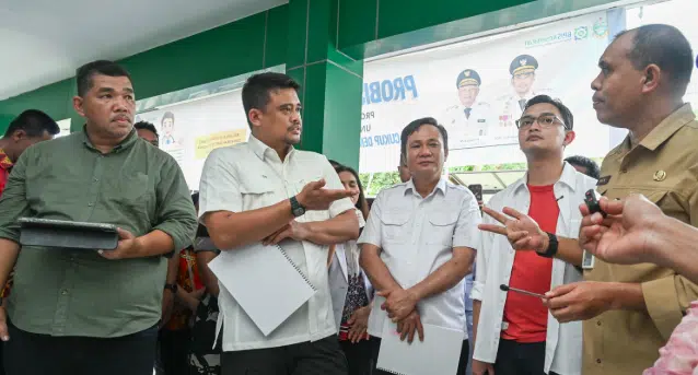 Gubernur Sumatera Utara Muhammad Bobby Afif Nasution meninjau Puskesmas Mandrehe di Kabupaten Nias Barat yang menjadi salah satu prioritas peningkatan menjadi Puskesmas rawat inap guna memperluas akses layanan kesehatan bagi sekitar 23 ribu warga di 20 desa. (Foto Dok. Kominfo Sumut)