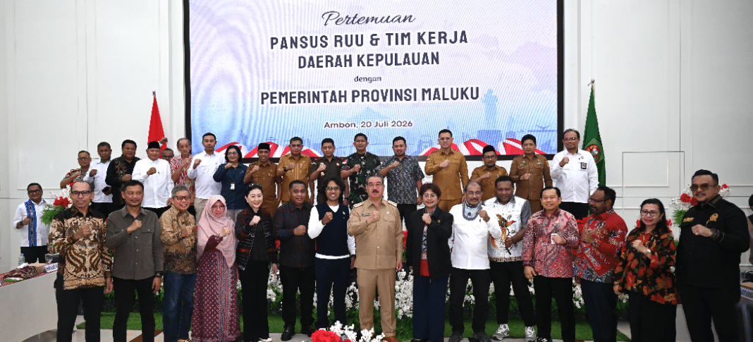 Ketua Tim Kunjungan Kerja Pansus RUU Daerah Kepulauan DPR RI Mercy Chriesty, dalam Kunjungan Kerja di Kantor Gubernur Provinsi Maluku, Ambon, Senin (20/7/2026). Foto: Aditya/Karisma