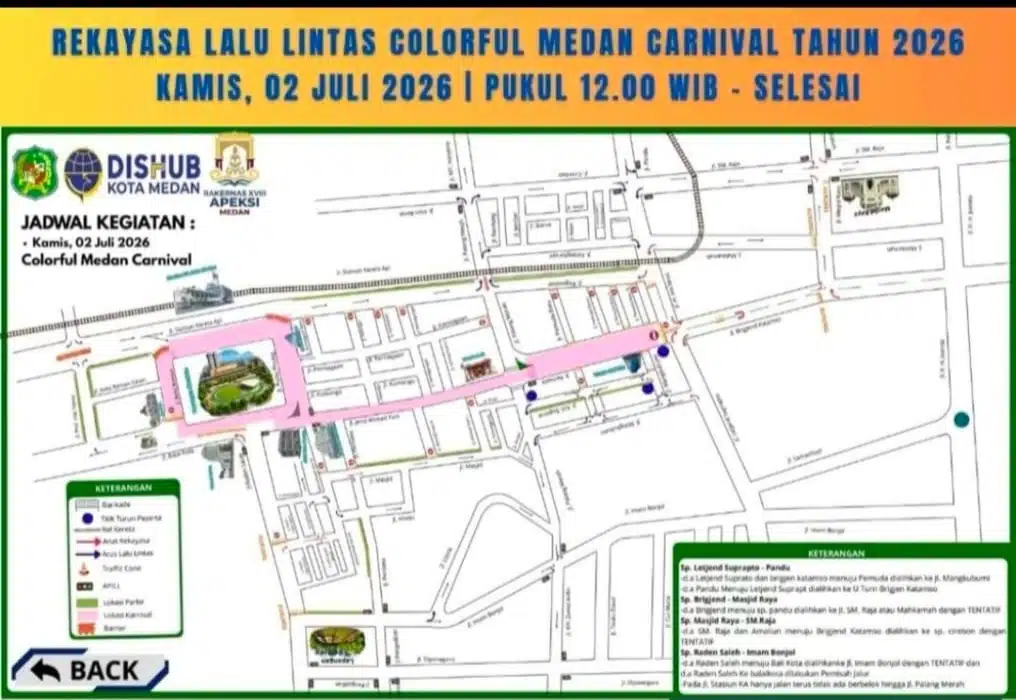 Petugas Dinas Perhubungan Kota Medan bersama personel Polrestabes Medan melakukan pengaturan dan rekayasa lalu lintas di sejumlah ruas jalan selama pelaksanaan Colorful Medan Carnival 2026 dalam rangka memeriahkan HUT ke-436 Kota Medan.