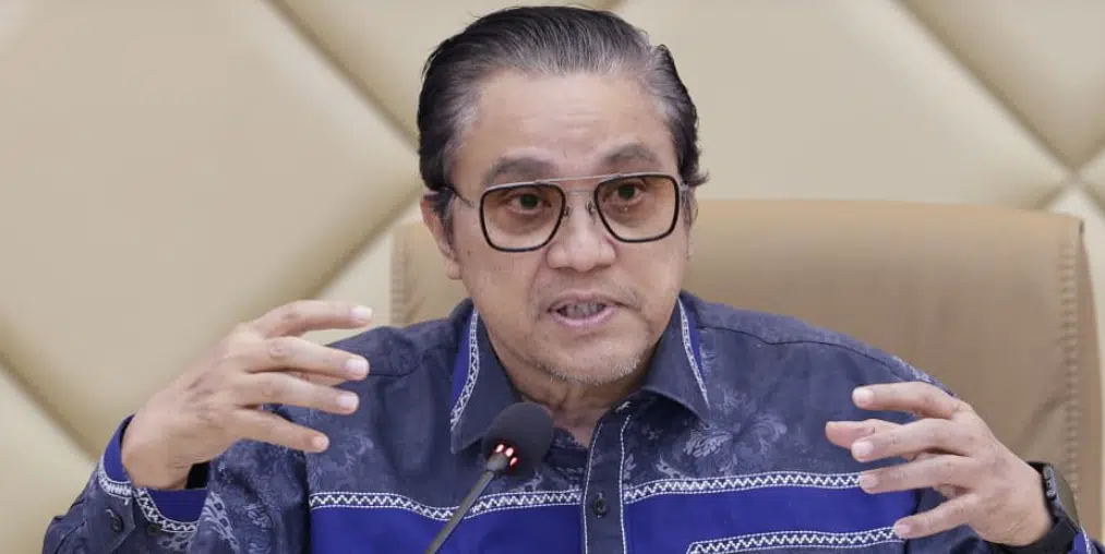 Wakil Ketua Komisi II DPR RI Dede Yusuf memimpin rapat bersama Kementerian ATR/BPN dan pemerintah daerah di Kompleks Parlemen, Senayan, Jakarta, membahas percepatan penerbitan Sertifikat Hak Atas Tanah bagi warga Bumi Tridharma I-II melalui skema Reforma Agraria. (Foto Dok. Humas DPR RI)