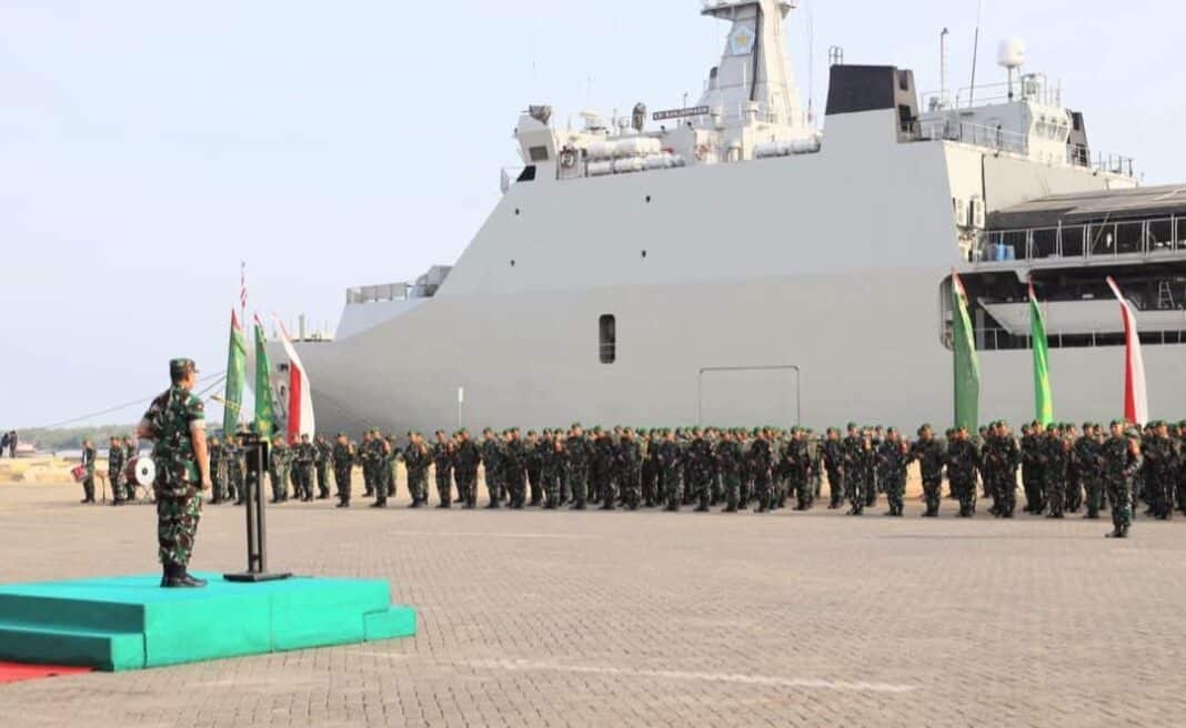 Wakil Komandan Komando Daerah Angkatan Laut I (Kodaeral I) Brigjen TNI (Mar) Ali Bahar Saragih, S.E., M.M., menghadiri prosesi pelepasan Satgas Pengamanan Perbatasan RI–Papua Nugini Yonif 122/Tombak Sakti di Dermaga Ujung Baru 104 Belawan, Sabtu (4/7/2026), sebagai bentuk dukungan dan sinergi TNI dalam menjaga kedaulatan NKRI.