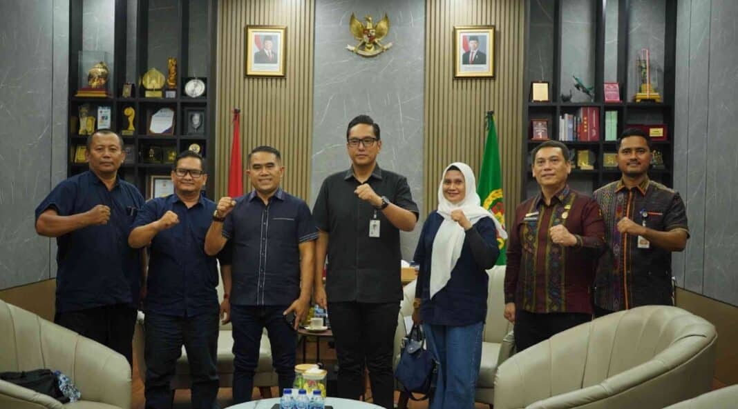 Wali Kota Medan Rico Tri Putra Bayu Waas menerima audiensi jajaran Pengurus Persatuan Wartawan Pemko Medan (PWPM) periode 2026–2029 di Rumah Dinas Wali Kota Medan, Jumat (10/7/2026). Istimewa