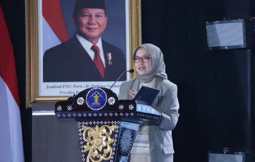 Menteri PANRB Rini Widyantini menyampaikan arahan dalam Rapat Koordinasi Pengendalian Kinerja Semester I Kementerian Hukum Tahun 2026 di Jakarta, Kamis (2/7/2026). Dalam kesempatan tersebut, ia menekankan pentingnya transformasi birokrasi yang menghadirkan kepastian hukum, pelayanan publik yang berkualitas, serta tata kelola pemerintahan yang akuntabel dan berintegritas.