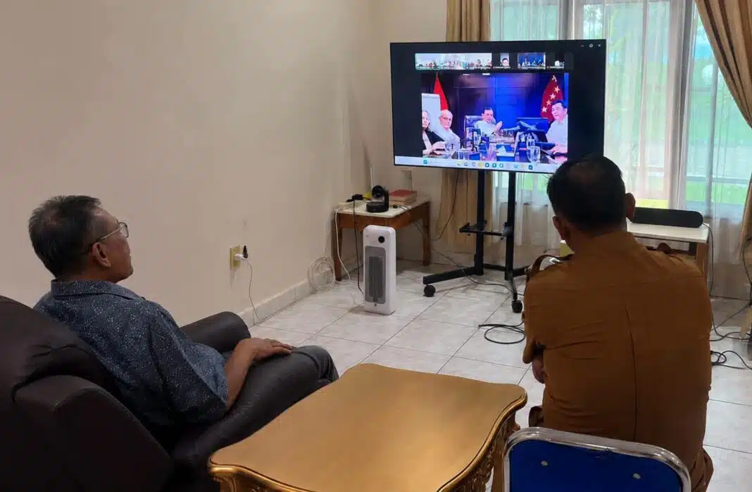 Bupati Dairi, Vickner Sinaga mengikuti video conference tentang implementasi Metode GASING. Rapat dipimpin Ketua Dewan Ekonomi Nasional, Luhut Binsar Panjaitan (Istimewa)