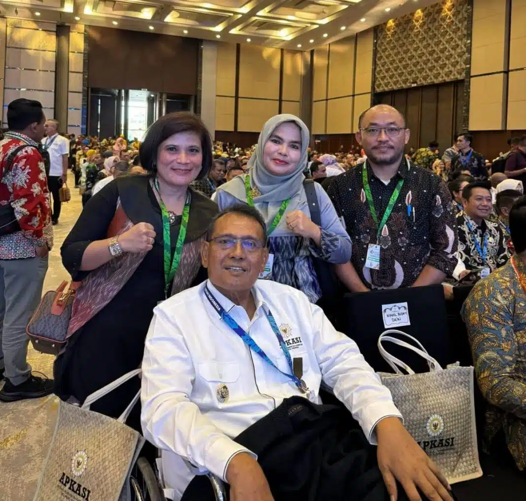 Bupati Dairi, Vickner Sinaga didampingi Kadisperindagkop UKM, Fatimah Boang Manalu, menghadiri Apkasi Otonomi Expo 2026. Momentum itu diharapkan menjadi sarana peningkatan promosi komoditi daerah dan memperluas kerja sama antar daerah dan peluang investasi. (Istimewa)