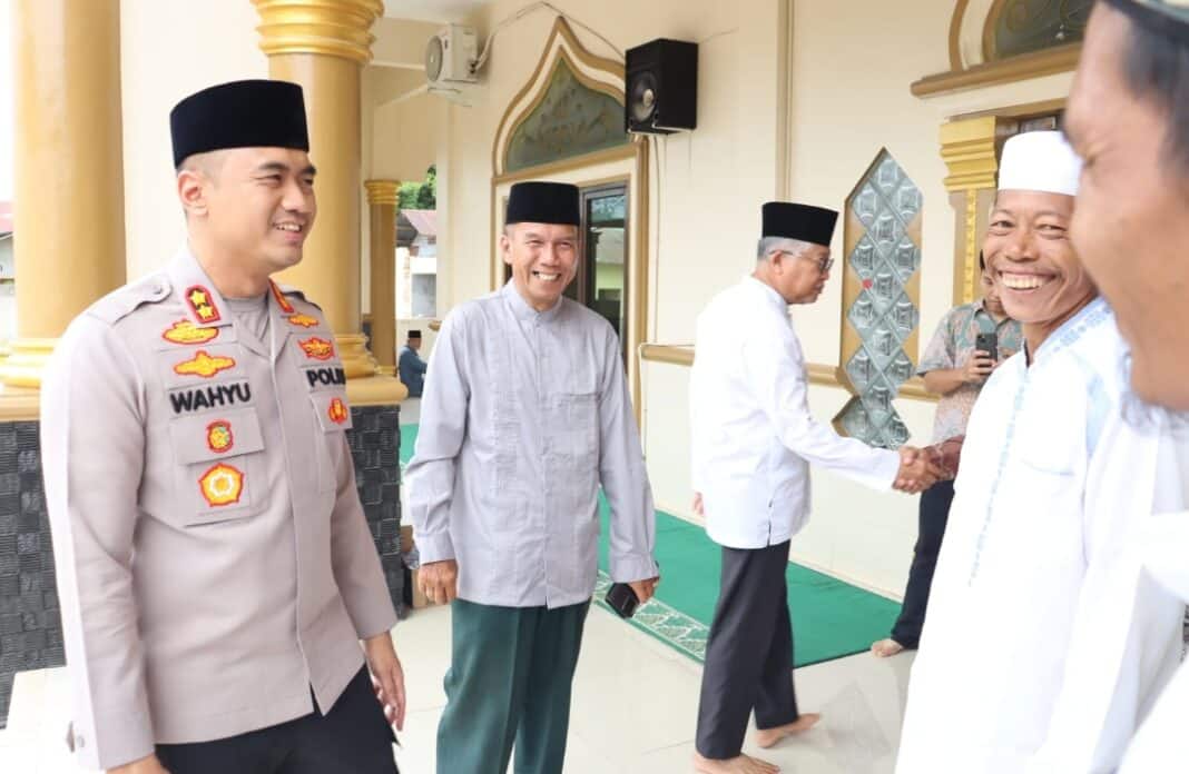 Kapolres Labuhanbatu AKBP Wahyu Endrajaya bersama jajaran mengikuti Safari Jumat di Masjid Al-Huda, Jalan Perumnas Urung Kompas, Kecamatan Rantau Selatan, Kabupaten Labuhanbatu, Jumat (7/8/2026).