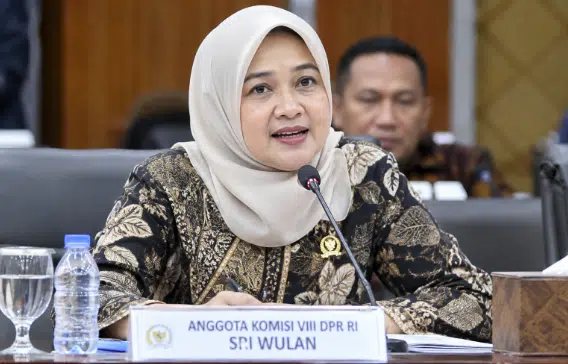 Anggota Komisi VIII DPR RI menyoroti kebutuhan penanganan kebakaran hutan dan lahan serta dampaknya terhadap masyarakat dalam Kunjungan Kerja Spesifik Komisi VIII DPR RI di Kalimantan Selatan, Jumat (26/8/2026). (Foto Dok. AI)