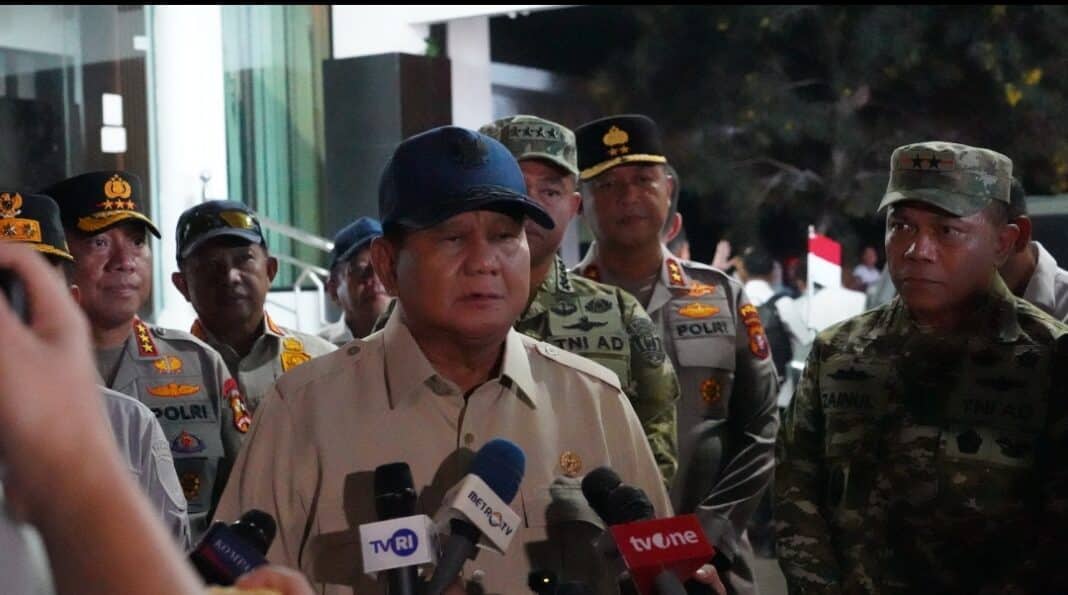 Presiden RI Prabowo Subianto memimpin rapat penguatan penanganan Karhutla di Posko Aju Penanganan Karhutla kawasan Bandara Tjilik Riwut, Palangka Raya, Sabtu (22/8/2026), didampingi jajaran TNI, Polri, dan pemerintah daerah.