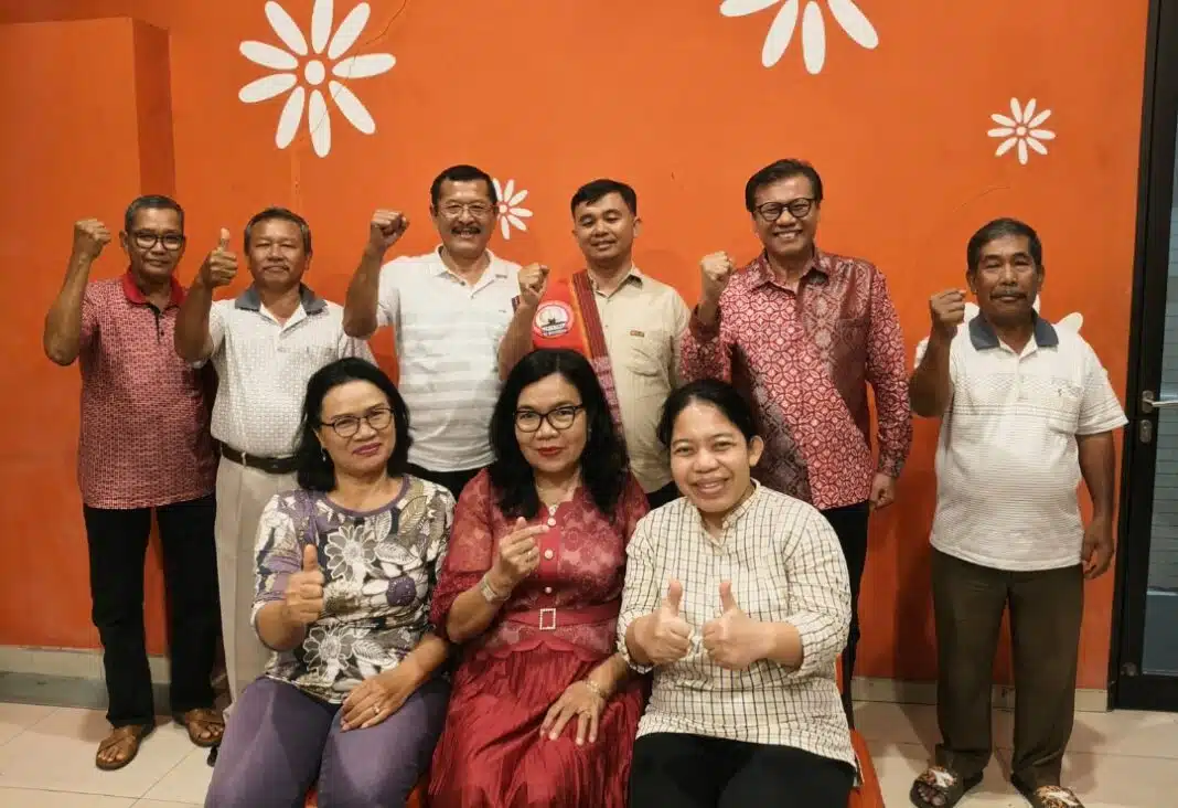 Ketua Umum PPRNB Indonesia Parulian Naibaho, S.H., M.H., bersama jajaran DPD PPRNB Jawa Timur saat kegiatan NGOBRENG/Pasombu Sihol di Restoran Koki Kita, Surabaya, Minggu, 9 Agustus 2026.