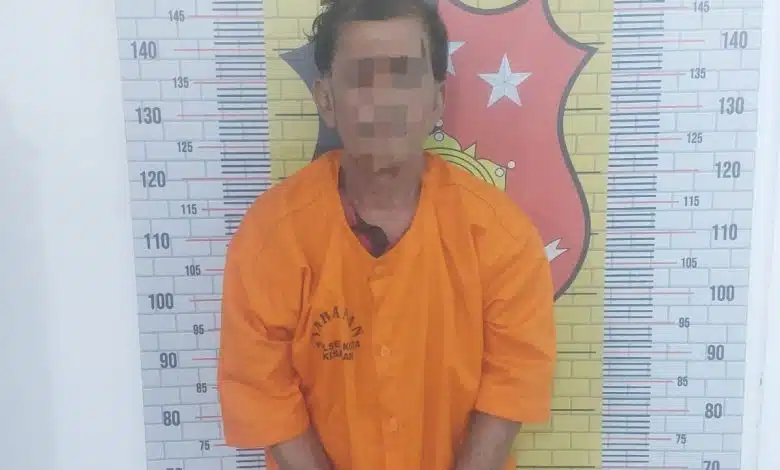 Polisi mengamankan terduga pelaku penganiayaan di kawasan Kisaran Timur, Asahan, setelah seorang warga mengalami luka robek pada bagian leher akibat dugaan serangan menggunakan pisau. (Foto Dok. Humas Polda Sumut).