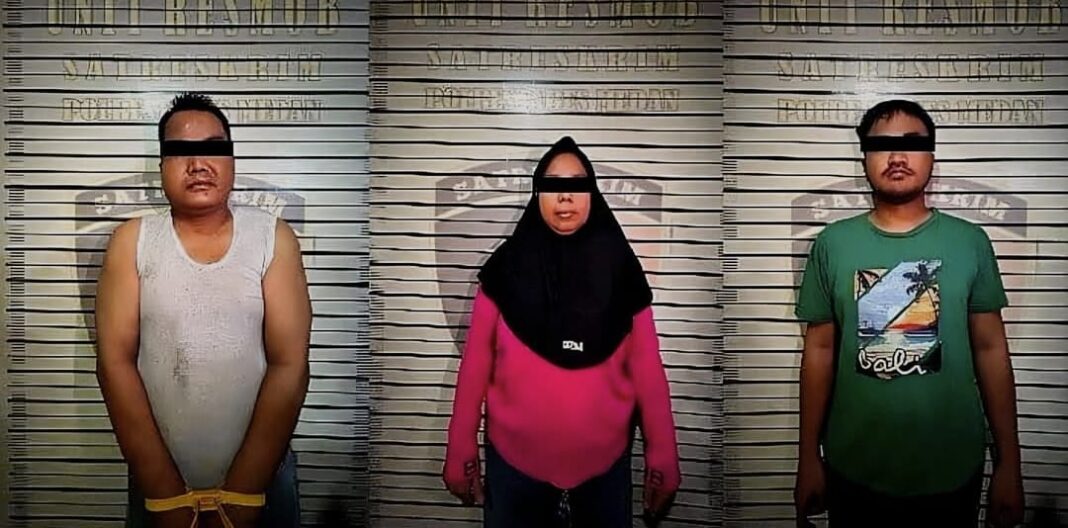 Polisi mengamankan tiga tersangka dalam pengungkapan kasus perampokan dan dugaan rudapaksa terhadap remaja berinisial SRA di Medan. Polisi menyebut tersangka memiliki peran berbeda dalam perkara tersebut.