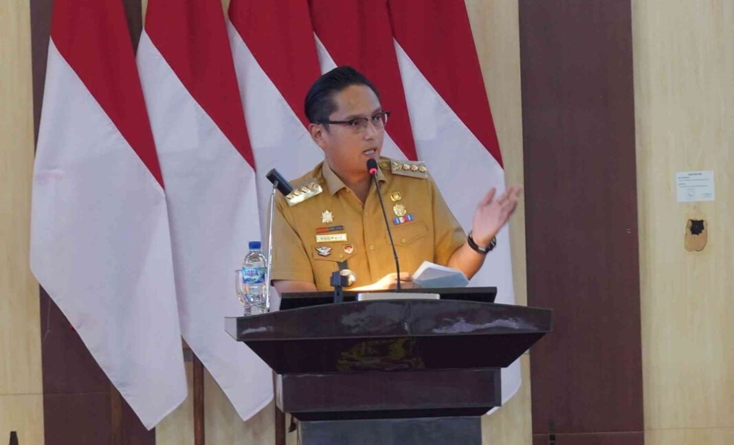 Wali Kota Medan Rico Tri Putra Bayu Waas menyampaikan arahan dalam Rapat Paripurna Laporan Pelaksanaan Reses VI DPRD Kota Medan di Ruang Rapat Paripurna DPRD Medan, Senin (31/8/2026).
