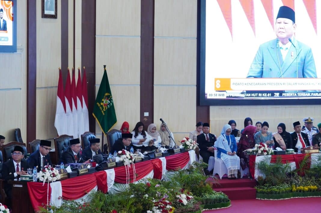 Wali Kota Medan Rico Tri Putra Bayu Waas bersama Wakil Wali Kota Medan H. Zakiyuddin Harahap mengikuti Rapat Paripurna DPRD Kota Medan untuk menyaksikan siaran langsung Sidang Tahunan MPR RI dan Sidang Bersama DPR RI-DPD RI, Jumat (14/8/2026).