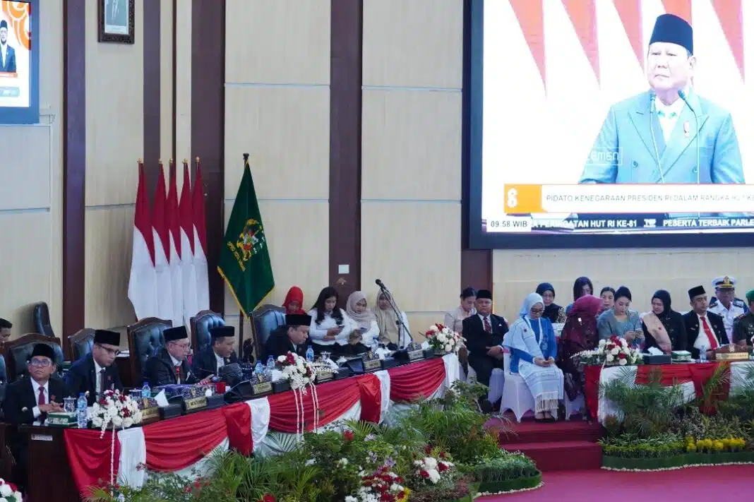 Wali Kota Medan Rico Tri Putra Bayu Waas bersama Wakil Wali Kota Medan H. Zakiyuddin Harahap mengikuti Rapat Paripurna DPRD Kota Medan untuk menyaksikan siaran langsung Sidang Tahunan MPR RI dan Sidang Bersama DPR RI-DPD RI, Jumat (14/8/2026).