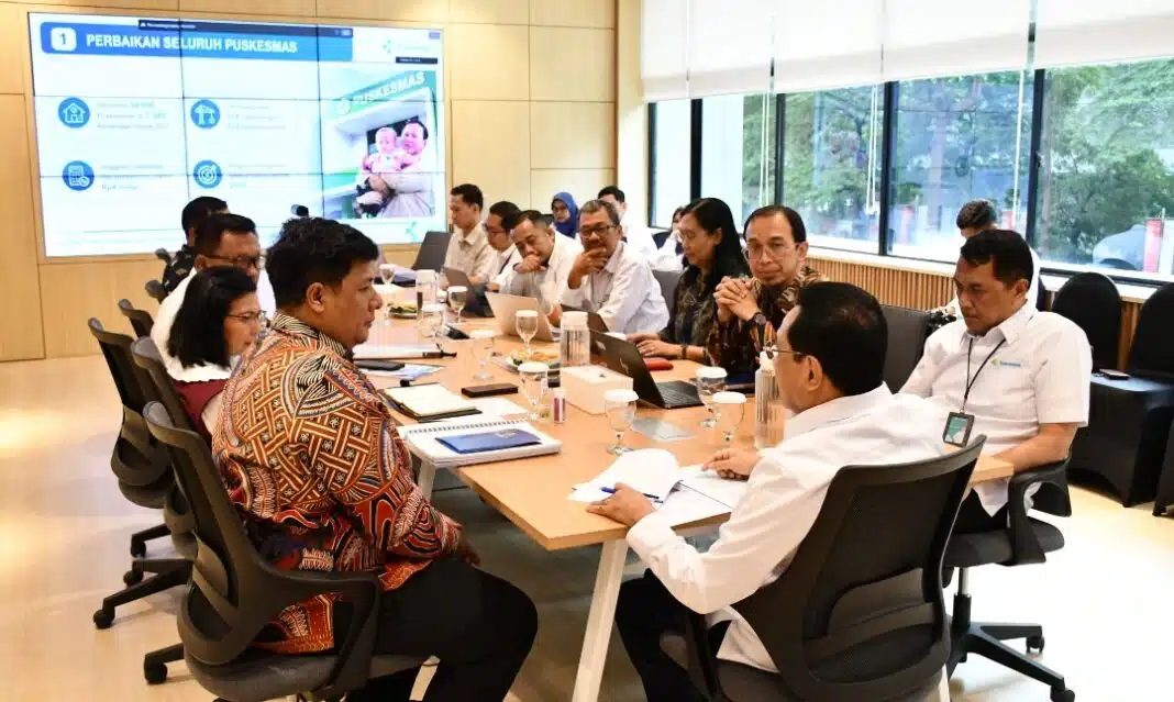 Bupati Samosir Vandiko Timotius Gultom melakukan audiensi dengan Wakil Menteri Kesehatan RI dr. Benyamin Paulus Octavianus di Jakarta, Kamis (27/8/2026), membahas usulan penguatan fasilitas dan pelayanan kesehatan Kabupaten Samosir melalui DAK Fisik Kementerian Kesehatan Tahun Anggaran 2027.