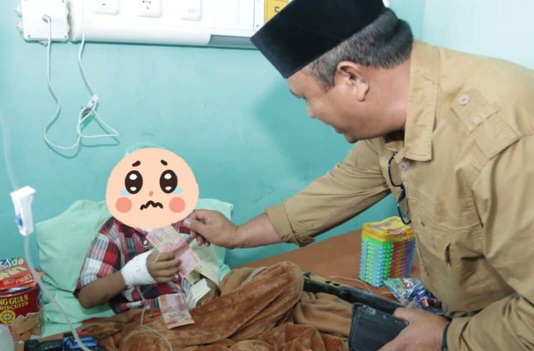 Wakil Bupati Dairi, Wahyu Daniel Sagala mengunjungi AP ke RSUD Sidikalang untuk memastikan korban mendapat perlindungan dan layanan pemulihan menyeluruh. (Istimewa)
