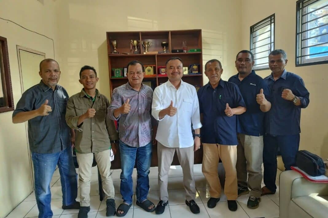 Ketua PWI Sumut H. Farianda Putra Sinik didampingi jajaran pengurus menerima audiensi panitia Turnamen Catur SIWO PWI Sumut–STOK Bina Guna di Medan. Turnamen tersebut diikuti 122 peserta dan digelar 4–5 September 2026.