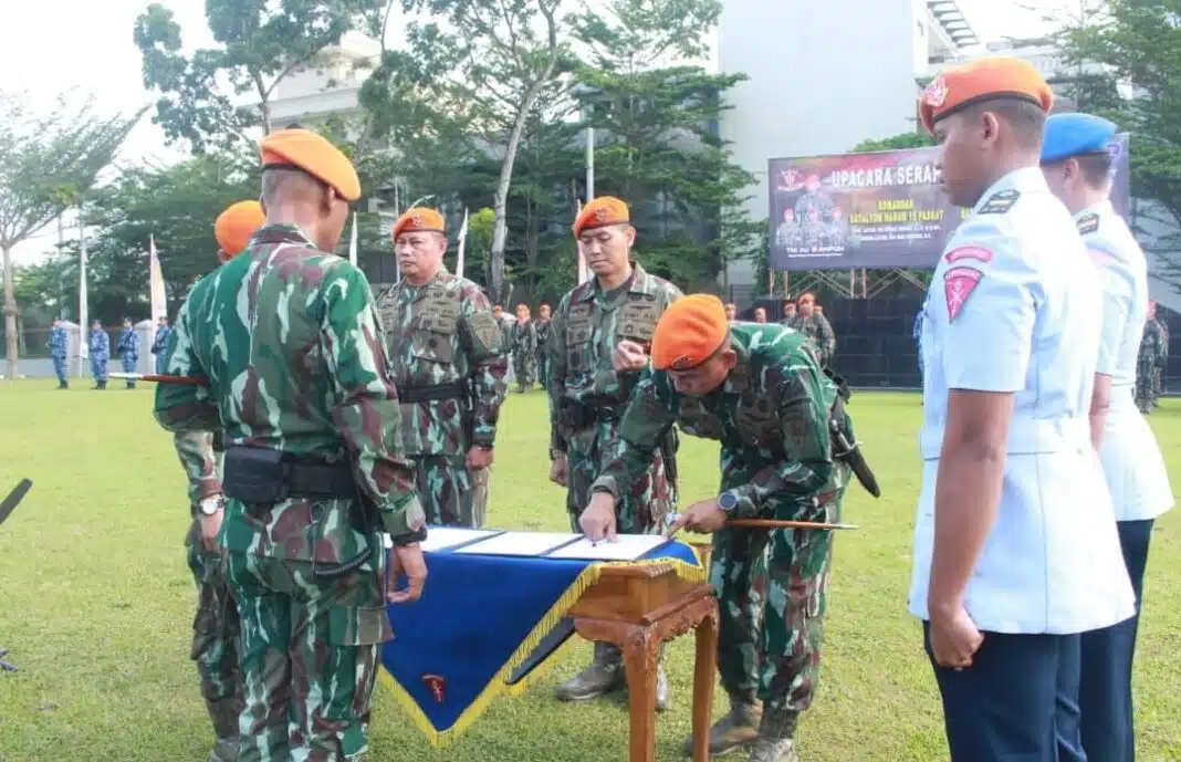 Komandan Resimen Hanud 1 Pasgat Kolonel Pas Rudi Hasiholan Aritonang memimpin upacara serah terima jabatan Komandan Batalyon Hanud 14 Pasgat dan Komandan Batalyon Hanud 15 Pasgat di Medan, Kamis (30/7/2026).