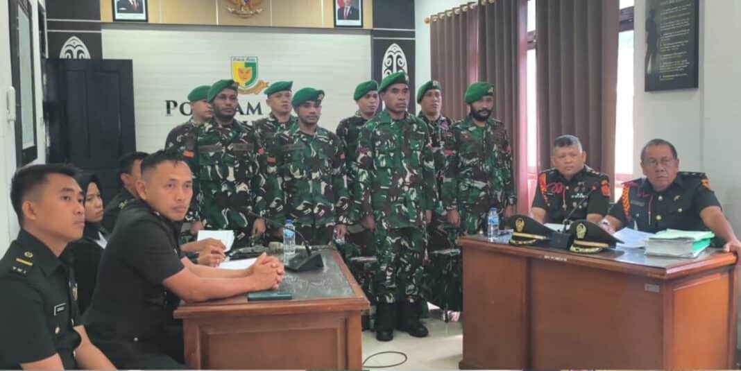 Sidang tingkat pertama terhadap delapan anggota Yonif 763/SBA dalam perkara dugaan penganiayaan yang menyebabkan meninggalnya Prada Jack Y. Soor kembali digelar dengan agenda pembacaan tuntutan, Kamis (13/8/2026).