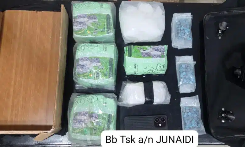 Petugas Satres Narkoba Polres Asahan mengamankan barang bukti sekitar 5 kilogram sabu dan 285 butir ekstasi dalam pengungkapan dugaan peredaran narkotika di Kecamatan Air Joman, Kabupaten Asahan, Sabtu (5/9/2026). (Foto Dok. Humas Polda Sumut)